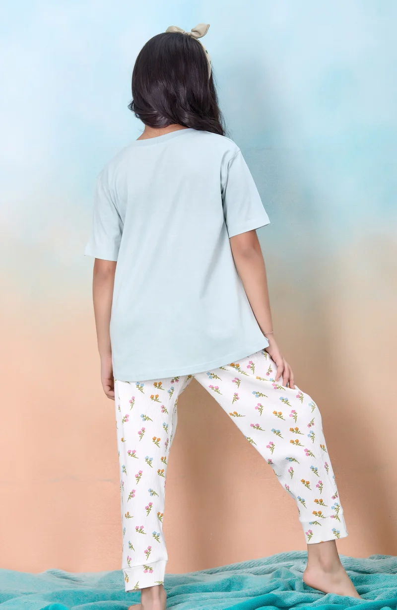 أرتيميا طقم بيجامة قطعتين للبنات بطبعة زهور وبلوزة فضفاضة باللون الأخضر النعناعي